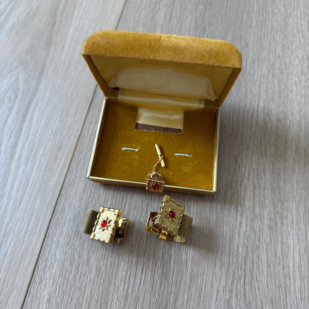 Vintage Tally Ho Gold Tone Mesh Wrap Cufflinks and Tie‎ Tack Set Red Cabochon